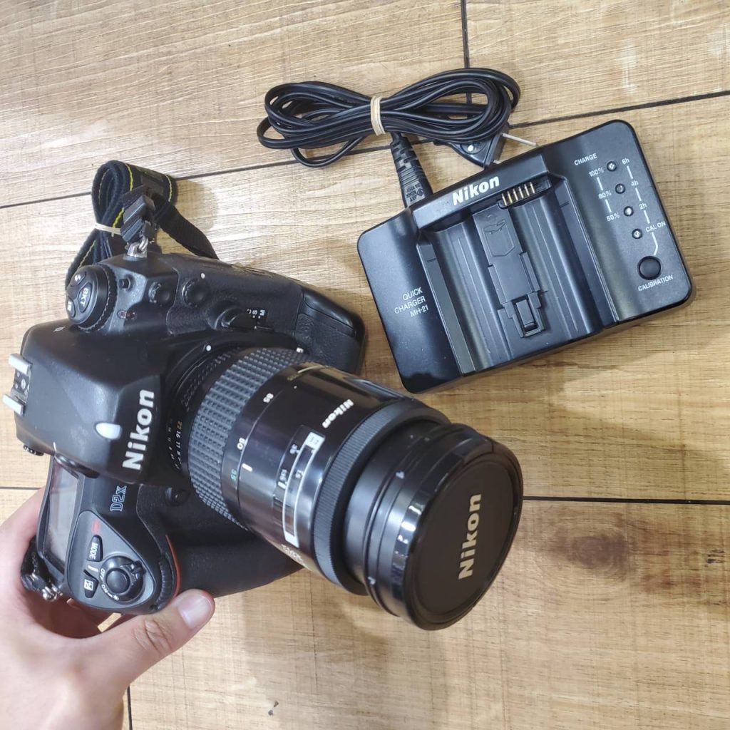 Nikon一眼レフカメラD2Xの査定価格8千円